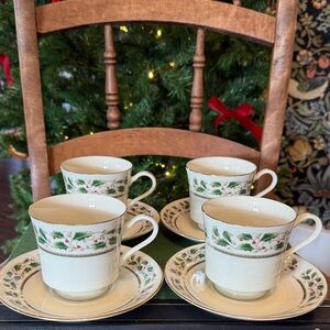 🎄Set of 4 Royal Limited Holly Holiday Made in Japan Teacups and Saucers